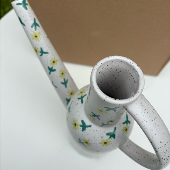 NWT Urban Outfitters Daisy Watering Can - Picture 6 of 11